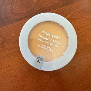 Neutrogena Healthy Skin Pressed Powder – Light to Medium 30 – New